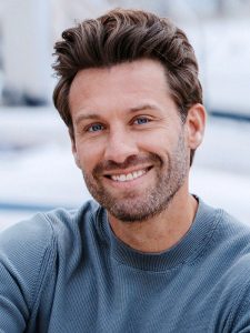 Jens F.