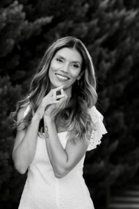 Suzana T.