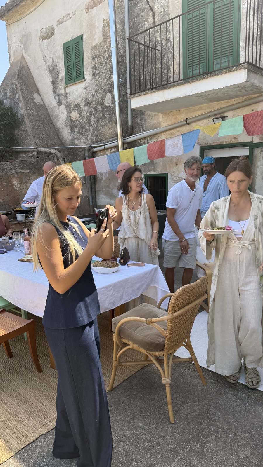 UGC Masterclass Mallorca – A participant filming with her phone